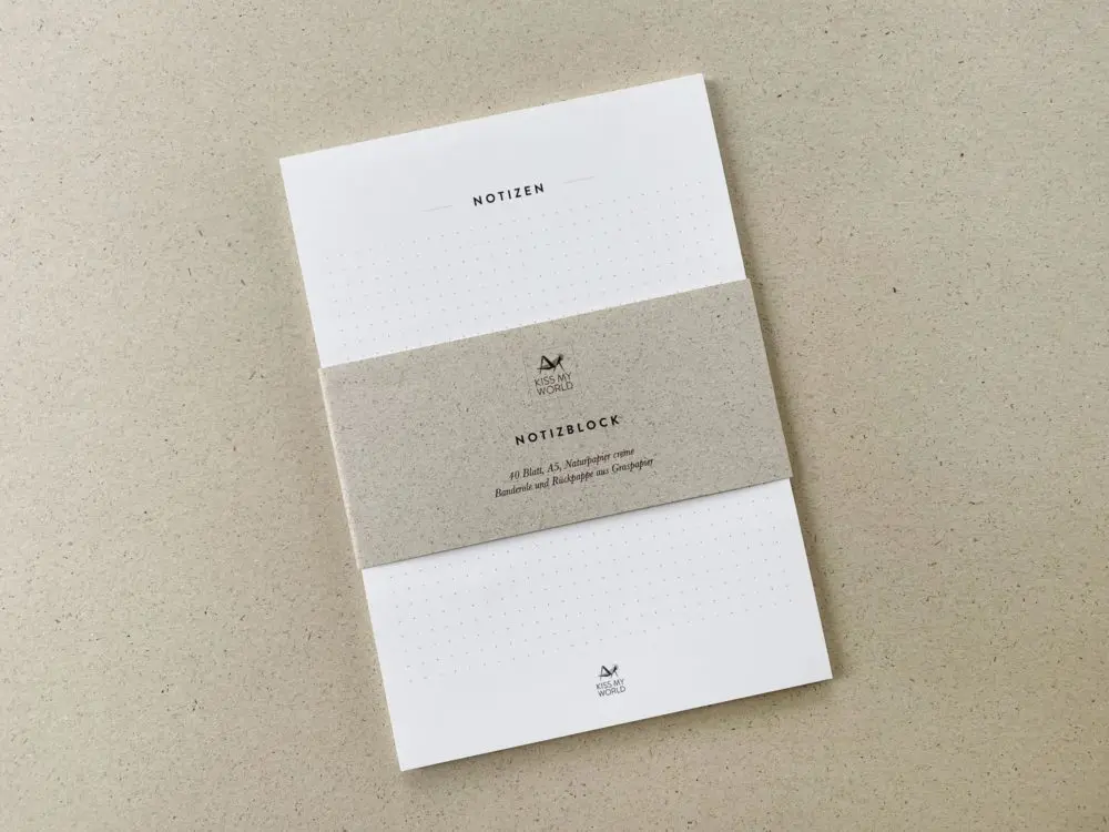 Das Paket "Daily Essentials" beinhaltet den nachaltigen Notizblock aus Naturpapier.