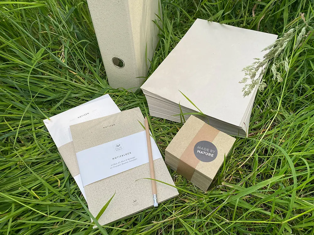 Papier à la Carte Zettelbox-Papier Graspapier, Notizzettel, Notizblock Naturpapier, Recycling Kopierpapier Zuckerrohrpapier, Aktenordner, Ordner, nachhaltiges Büroset