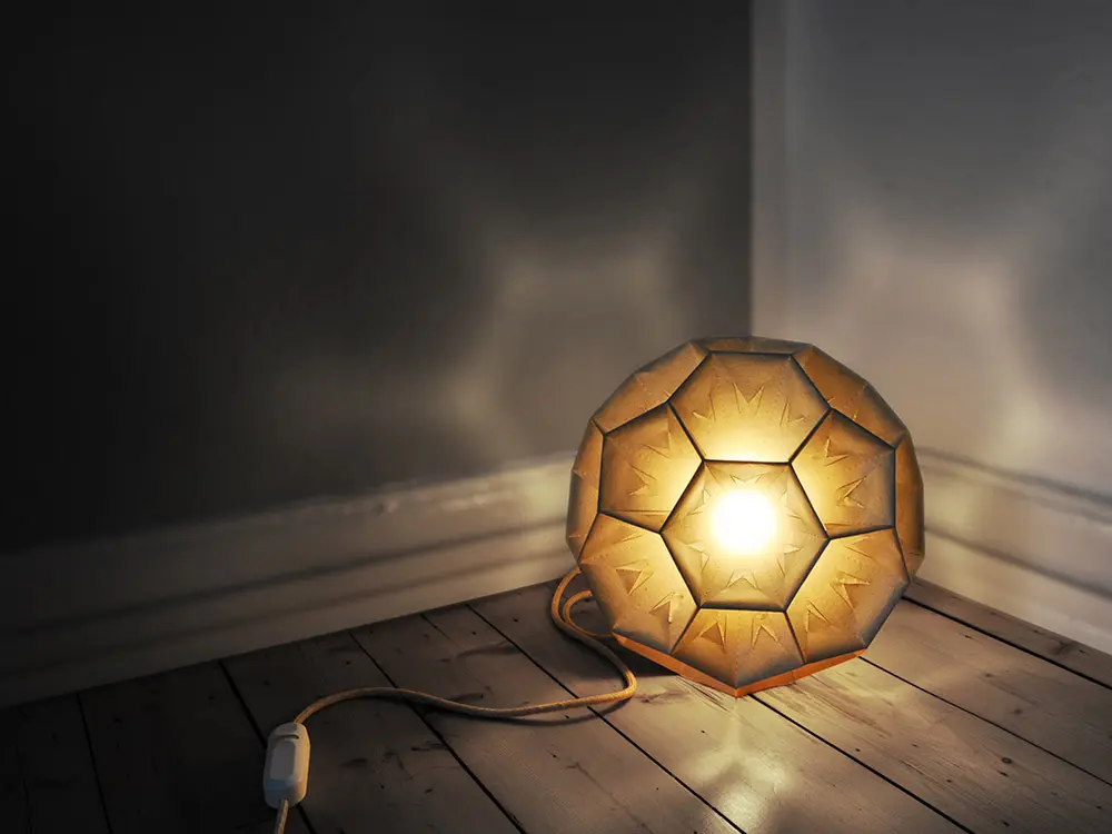 Haengeleuchte-Wandleuchte-bodenliegend