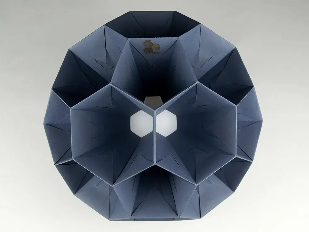 Geometrische Deckenleuchte aus Lavendelpapier in dunklem Blau