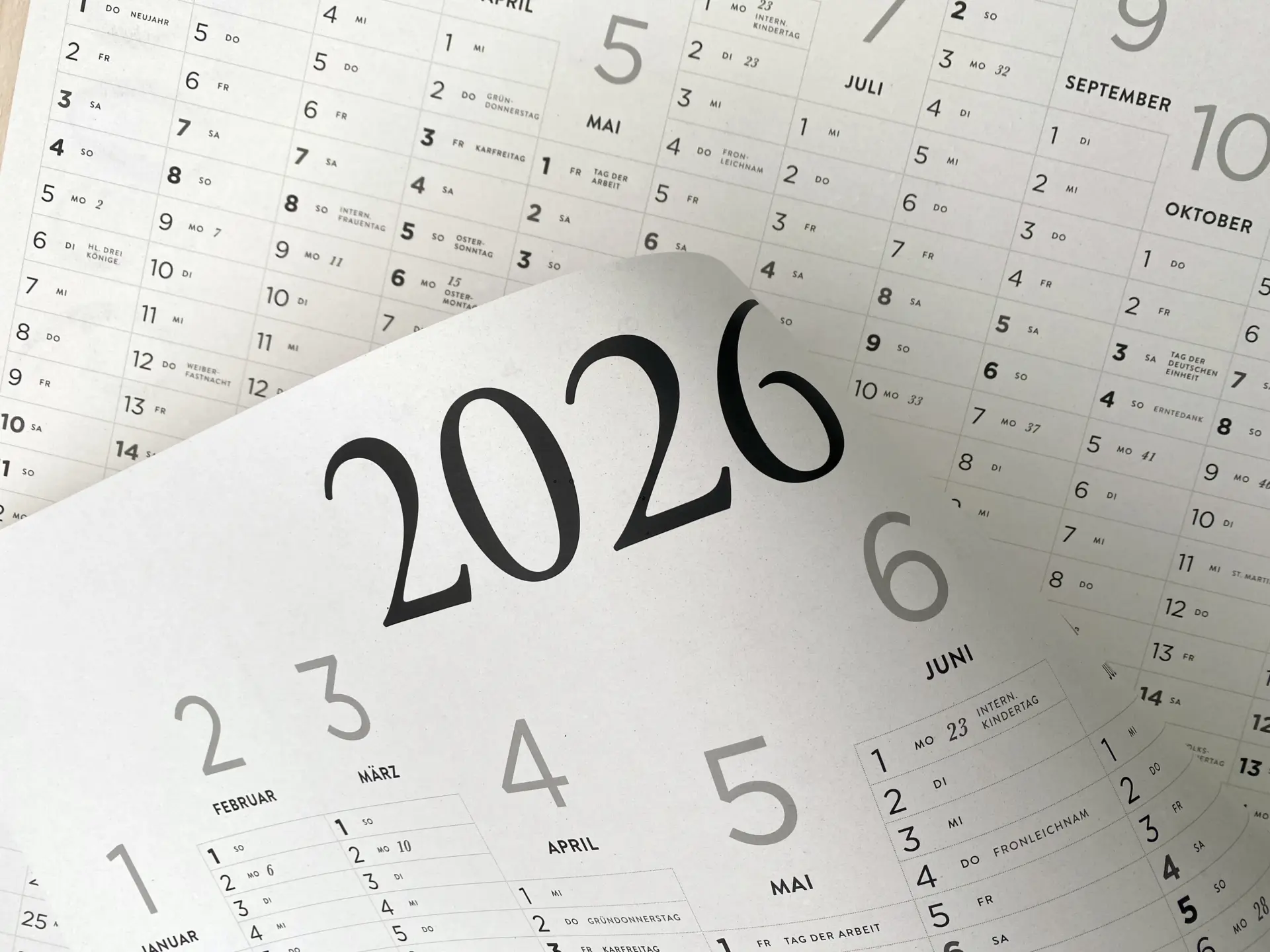 Posterkalender 2026 aus nachhaltigem Papier, leicht überlappend, Kalender 2026, Jahresplaner 2026