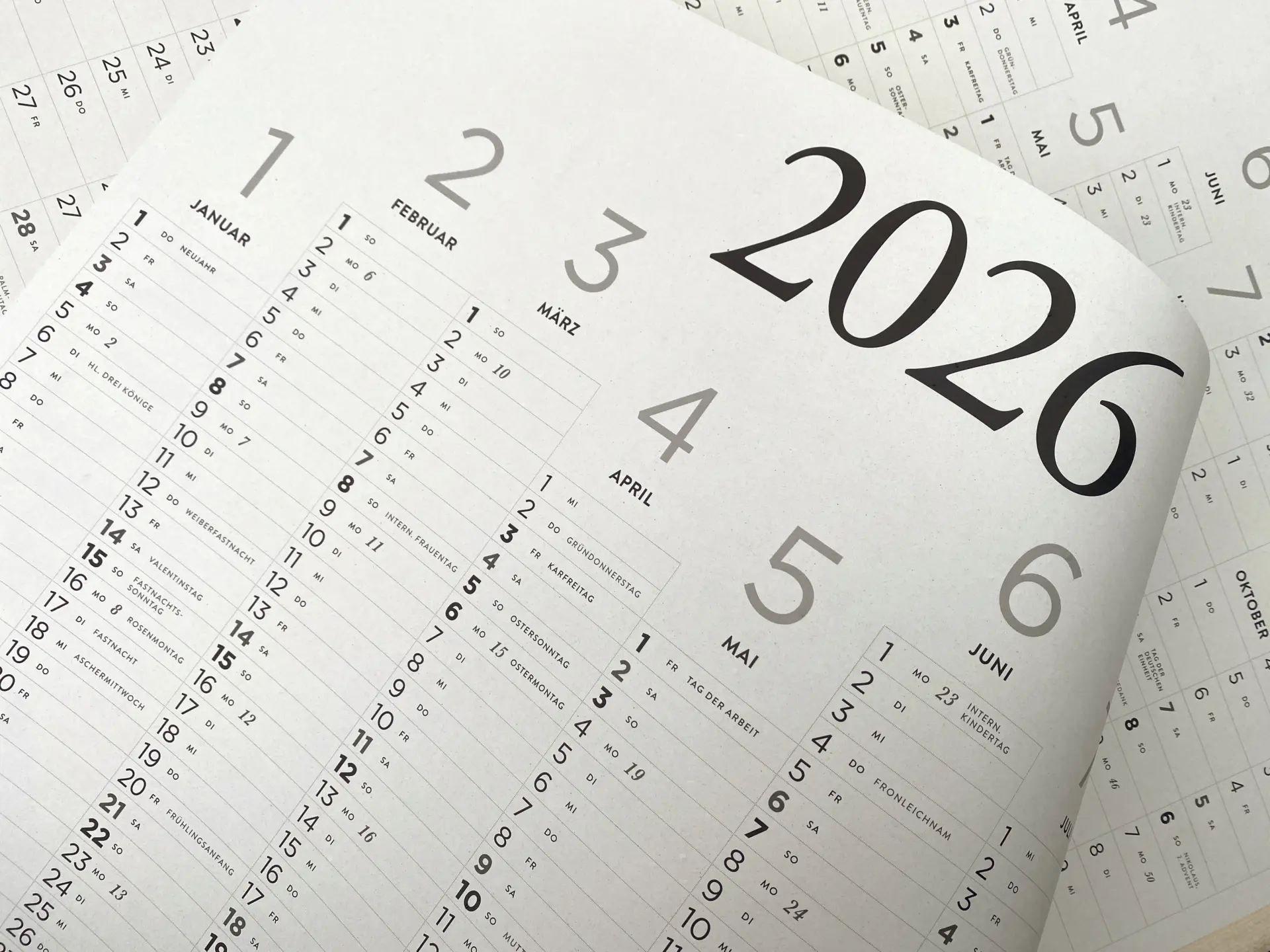 Kalender 2026 aus nachhaltigem Apfelpapier, Jahresplaner 2026