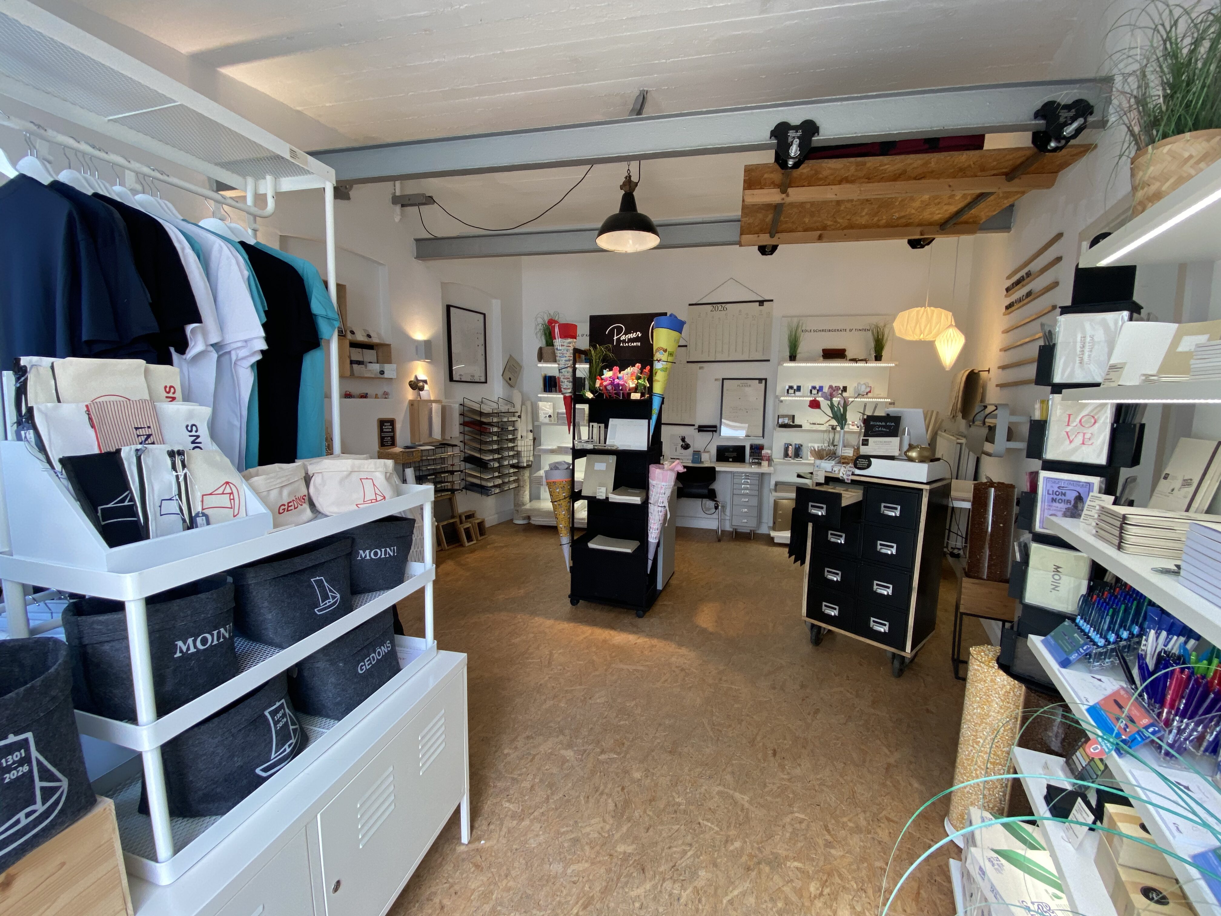Papierladen von Papier à la Carte in Hamburg-Blankenese mit nachhaltigen Papierprodukten und kreativer Papeterie.