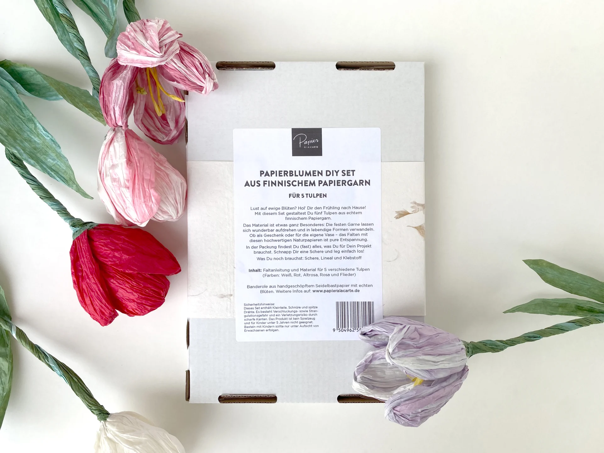 Papierblumen‑DIY‑Set „Tulpen“ mit farbigen Papier‑Tulpen rund um die Geschenkbox.