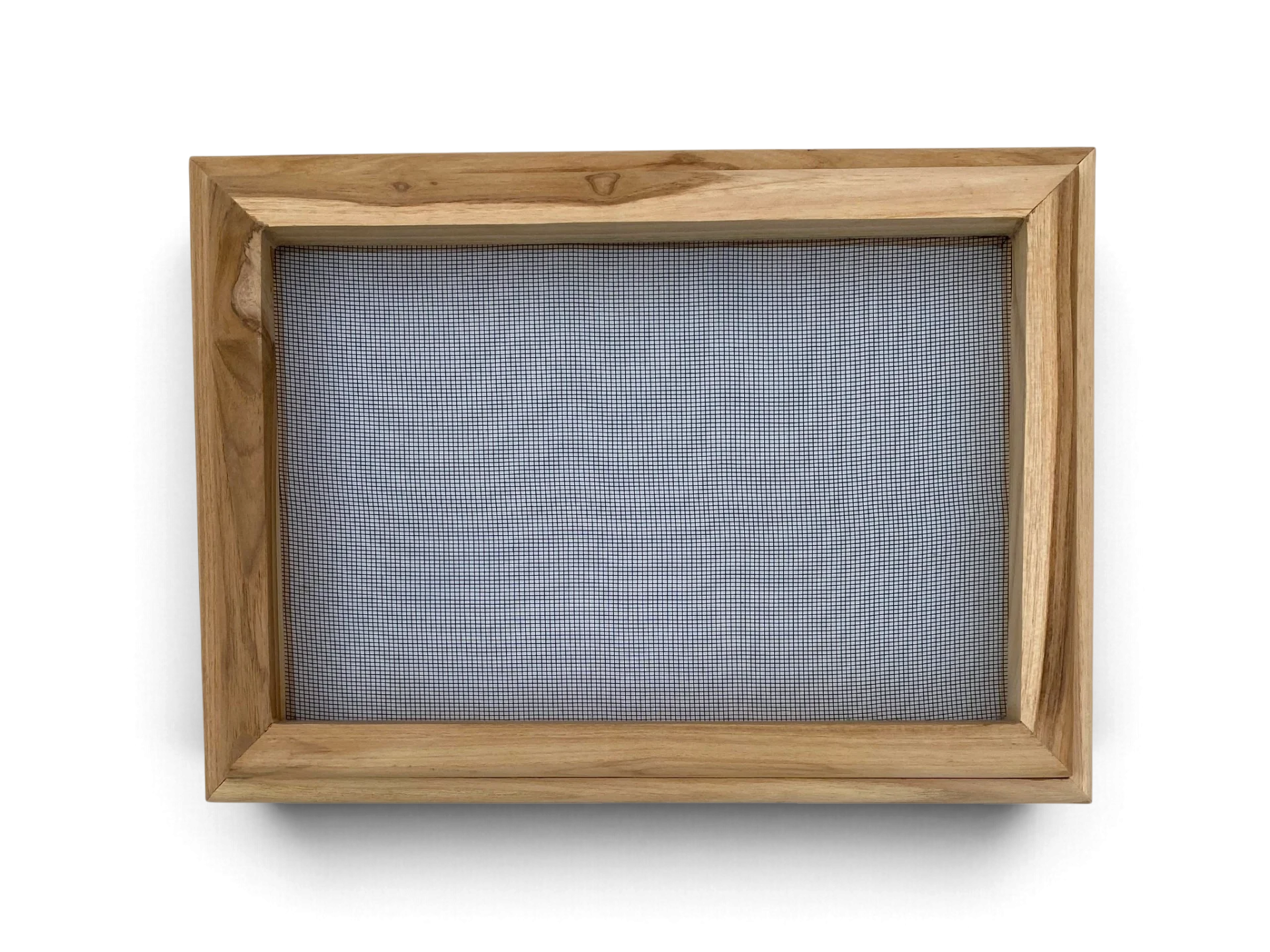 Draufsicht auf das Schöpfsieb des 17x25,5 cm Stecksystem-Rahmens mit feiner Bespannung