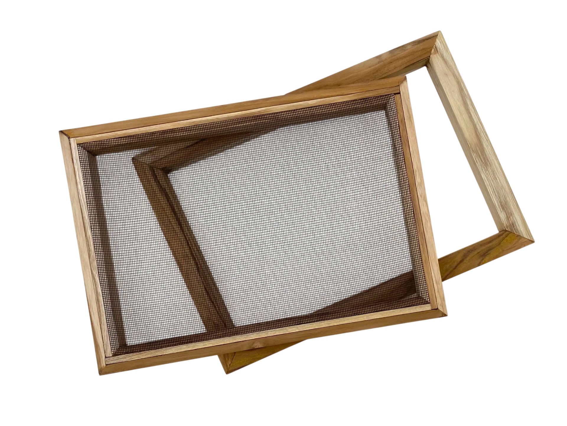 Vertikale Ausrichtung des zweiteiligen 17x25,5 cm Schöpfrahmens auf weißem Grund